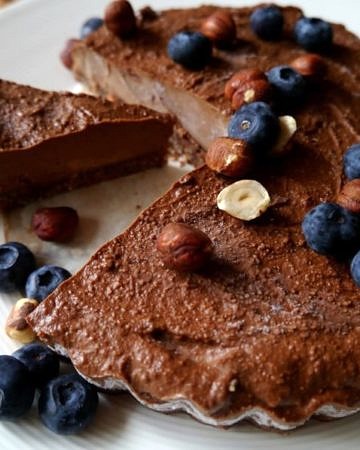 Almost Raw Nutella Cake by nourisheveryday.com - gluten free, dairy free and paleo and vegan friendly!