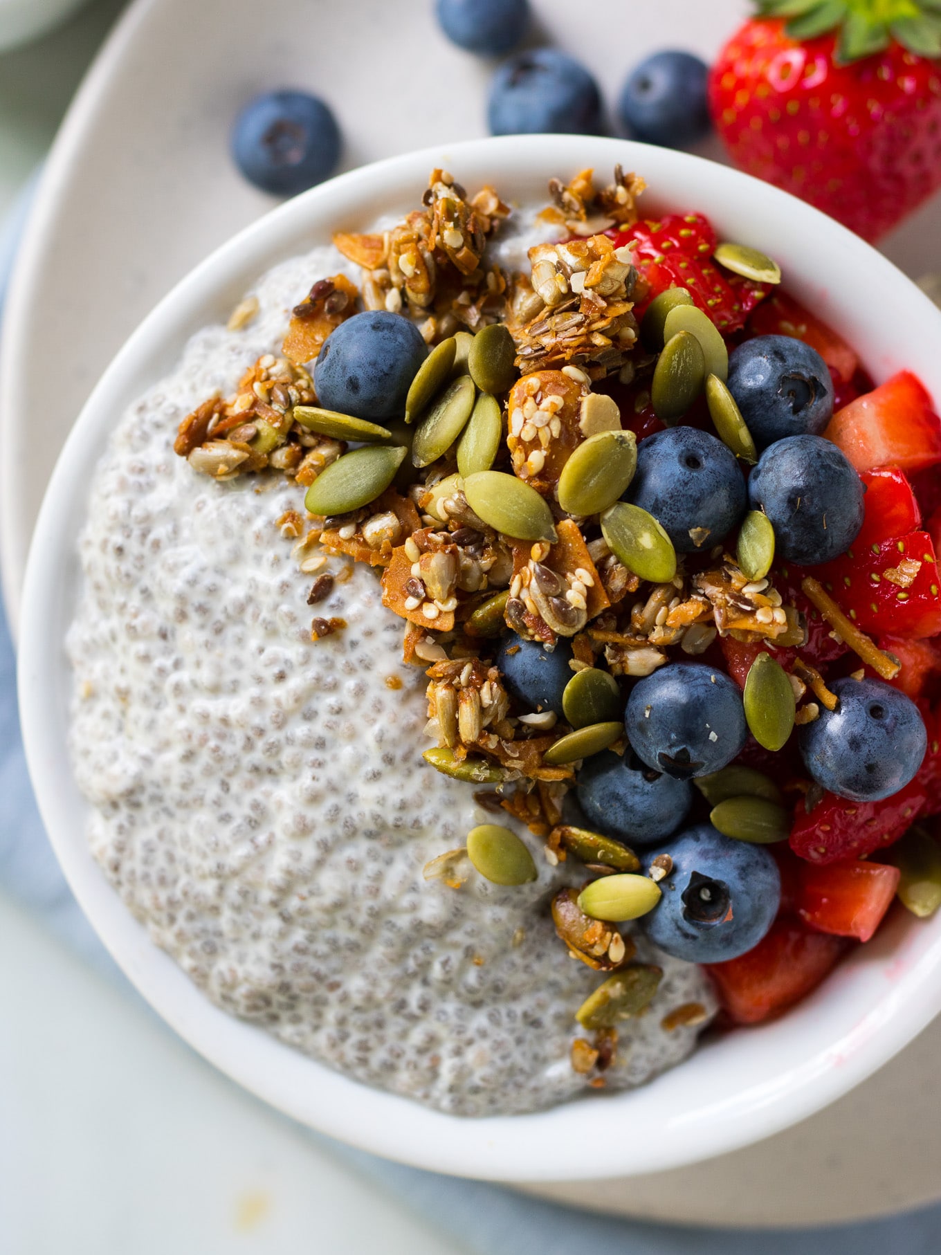 Simple vanilla chia pudding made #dairyfree with coconut milk, maple and vanilla. An easy healthy breakfast or snack! #vegan #chiapudding #glutenfree