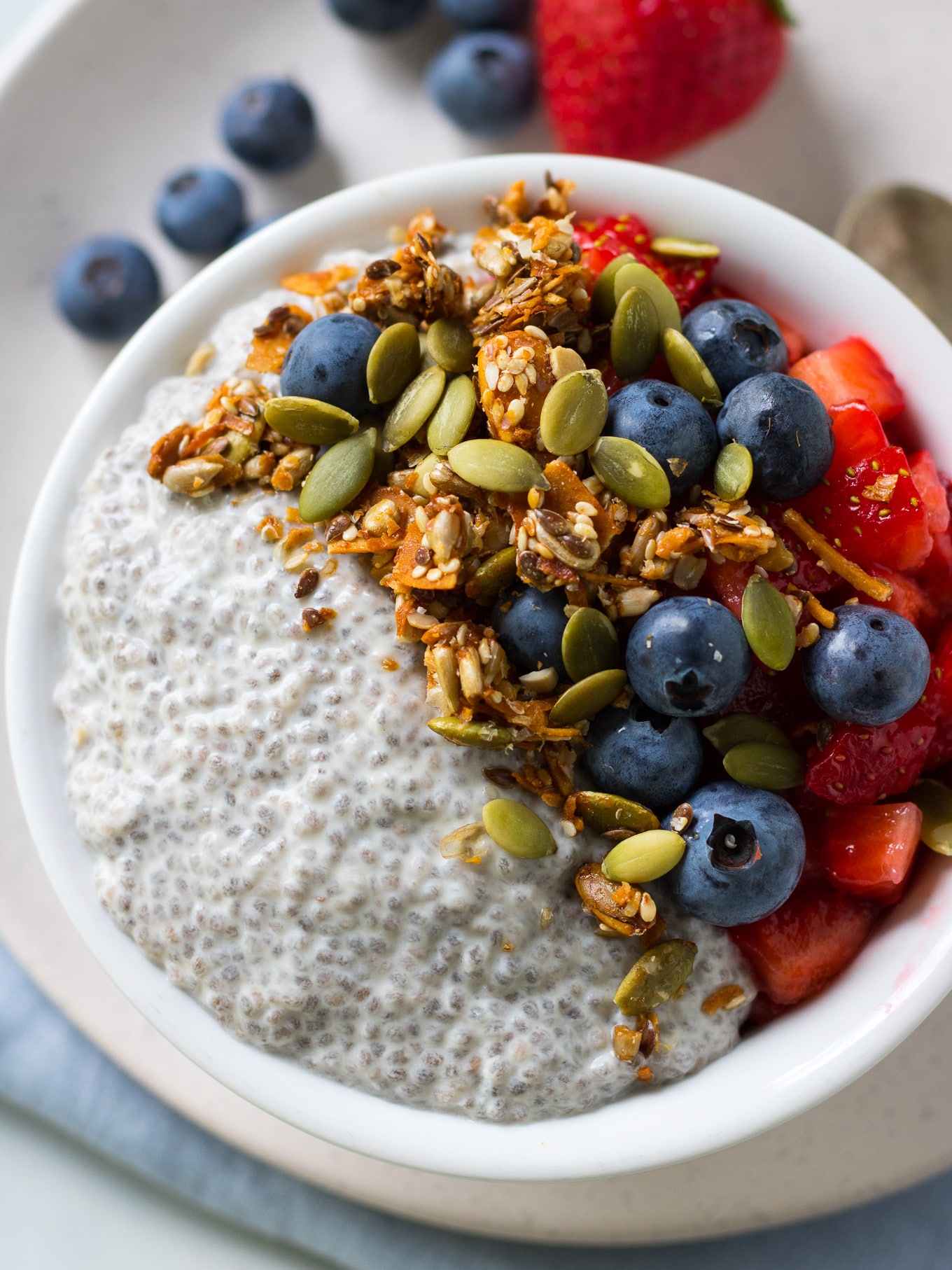 Simple vanilla chia pudding made #dairyfree with coconut milk, maple and vanilla. An easy healthy breakfast or snack! #vegan #chiapudding #glutenfree