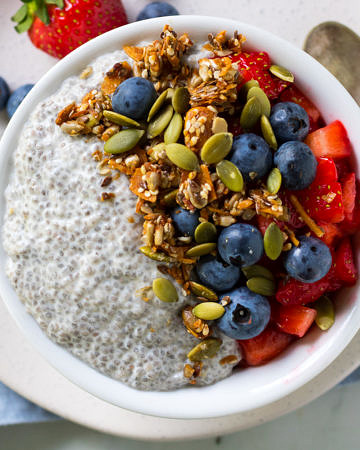 A simple vanilla chia pudding served up with fresh berries and crunchy granola!