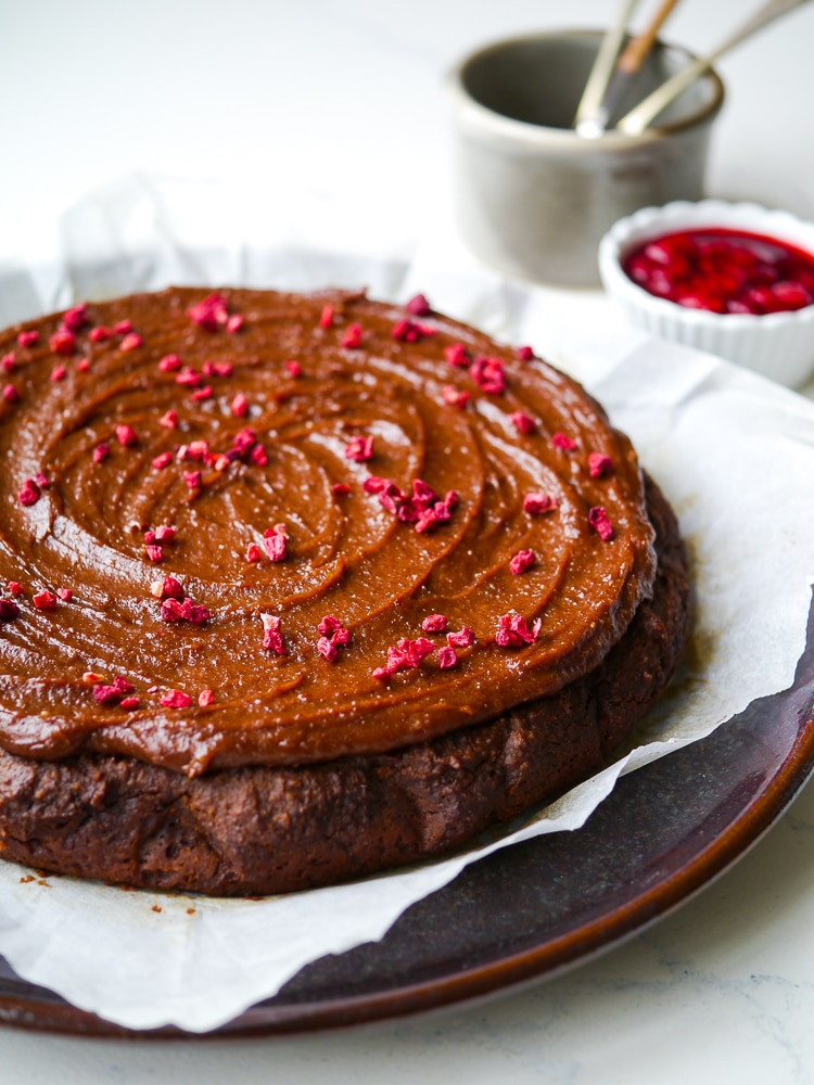 Healthy Peanut Butter Mud Cake (vegan, gluten free, grain free, dairy free, egg free) - recipe via Nourish Everyday