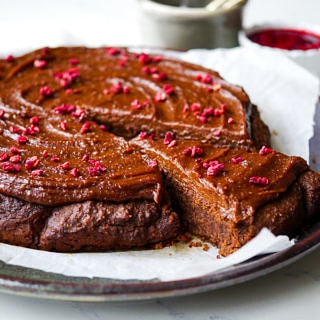 Healthy Peanut Butter Mud Cake (vegan, gluten free, grain free, dairy free, egg free) - recipe via Nourish Everyday