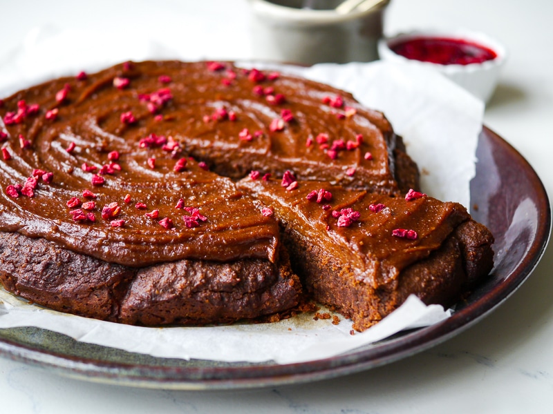 Healthy Peanut Butter Mud Cake (vegan, gluten free, grain free, dairy free, egg free) - recipe via Nourish Everyday