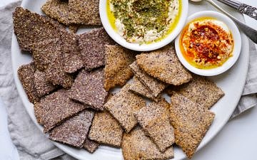 Easy Crunchy Flaxseed Crackers {gluten free, grain free, egg free, vegan, paleo, sugar free} - recipe by Nourish Everyday