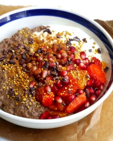 High Protein Cacao Chia Pudding - an easy healthy breakfast or snack you can meal prep in advance! Recipe via Nourish Everyday