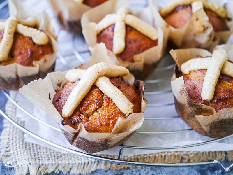 Have a healthy Easter with these grain free Paleo Hot Cross Muffins! Gluten free and dairy free, these are really easy to make and full of protein rich almond flour. Recipe by Nourish Everyday