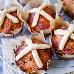 Have a healthy Easter with these grain free Paleo Hot Cross Muffins! Gluten free and dairy free, these are really easy to make and full of protein rich almond flour. Recipe by Nourish Everyday