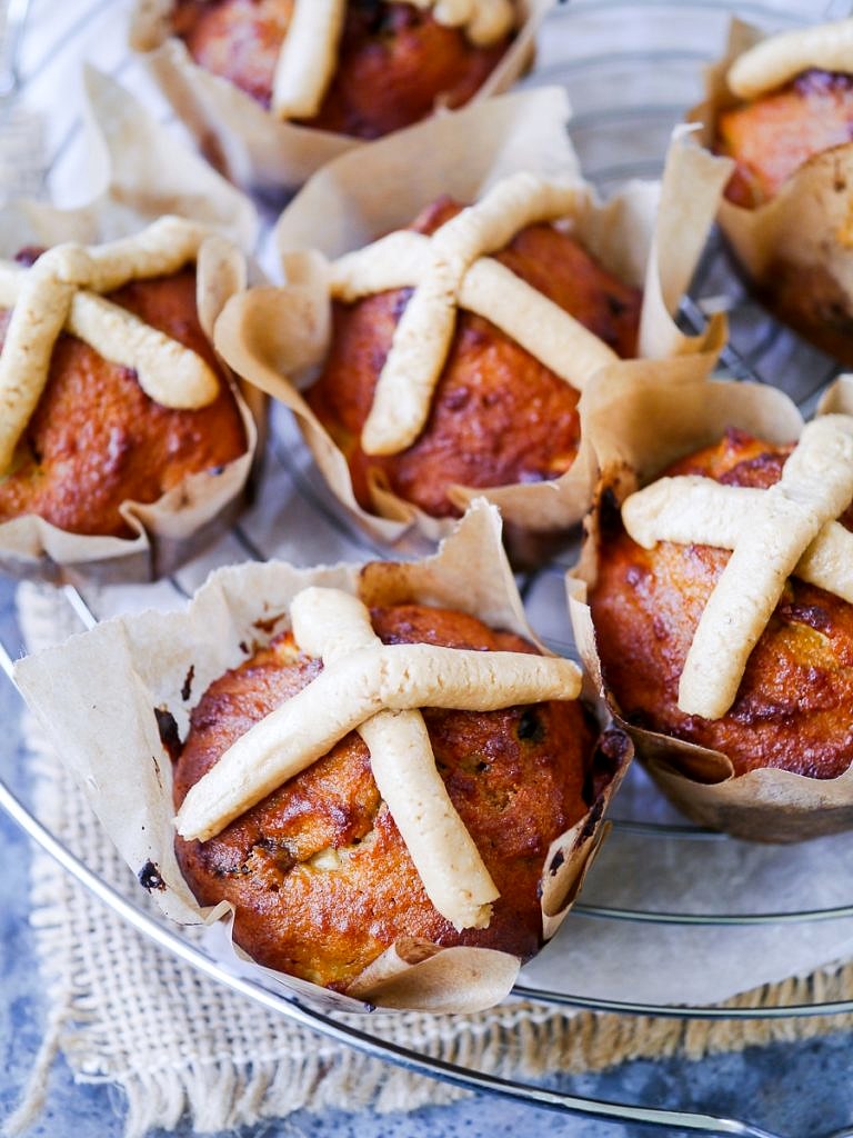 Have a healthy Easter with these grain free Paleo Hot Cross Muffins! Gluten free and dairy free, these are really easy to make and full of protein rich almond flour. Recipe by Nourish Everyday