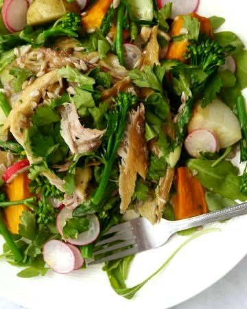 Smoked Mackerel Superfood Salad (gluten free, grain free, dairy free, paleo) - recipe via Nourish Everyday