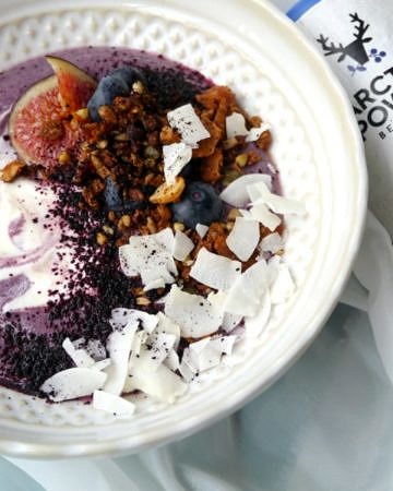 Arctic Berries Blueberry Veggie Smoothie Bowl