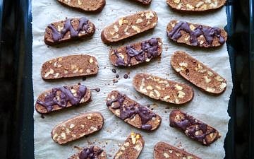 Easy Gluten-free Chocolate Biscotti free from refined sugar (sweetened with stevia) and packed with crunchy walnuts! - Nourish Everyday