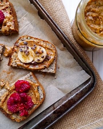 Nourish Everyday - Nut Goji and Chia Seed Butter 1