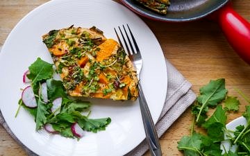 Oven Baked Pumpkin + Spring Onion Frittata | Nourish Everyday | This easy, healthy protein packed dish is perfect for breakfast, lunch or dinner!