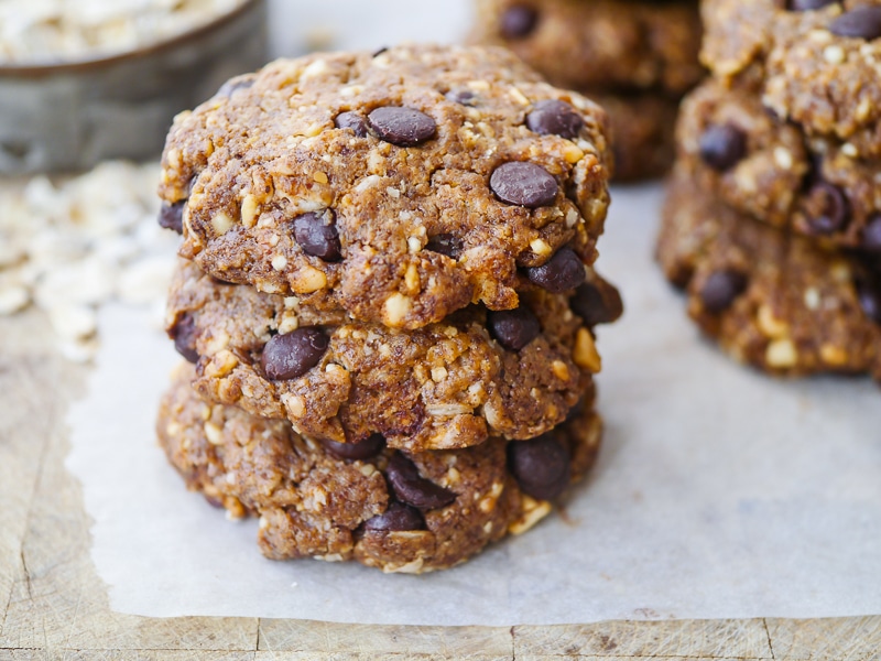 Gluten free, flourless Peanut Butter Oat Choc Chip Cookies made with natural peanut butter, rolled oats and studded with delicious dark choc chips. Sweetened with stevia and dairy free!