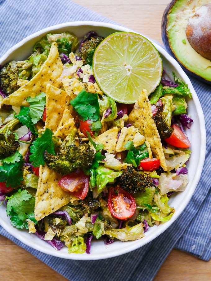 Roasted Broccoli and Guacamole Salad - all the creamy deliciousness of guacamole mixed with roasted broccoli and salad greens! (gluten free, dairy free, vegan friendly)
