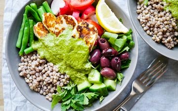 Mediterranean Halloumi Buckwheat Nourish Bowl by Nourish Everyday -This delicious mediterranean inspired halloumi buckwheat bowl recipe makes an easy, healthy lunch or dinner. Gluten free, sugar free yet full of flavour!