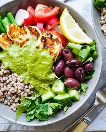 Mediterranean Halloumi Buckwheat Nourish Bowl by Nourish Everyday -This delicious mediterranean inspired halloumi buckwheat bowl recipe makes an easy, healthy lunch or dinner. Gluten free, sugar free yet full of flavour!