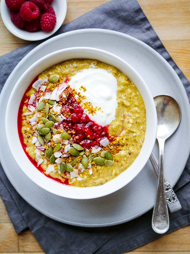 An easy healthy breakfast recipe for Banana Flax Turmeric Overnight Oats - gluten free, dairy free, refined sugar free and vegan friendly. Creamy, filling and so simple!