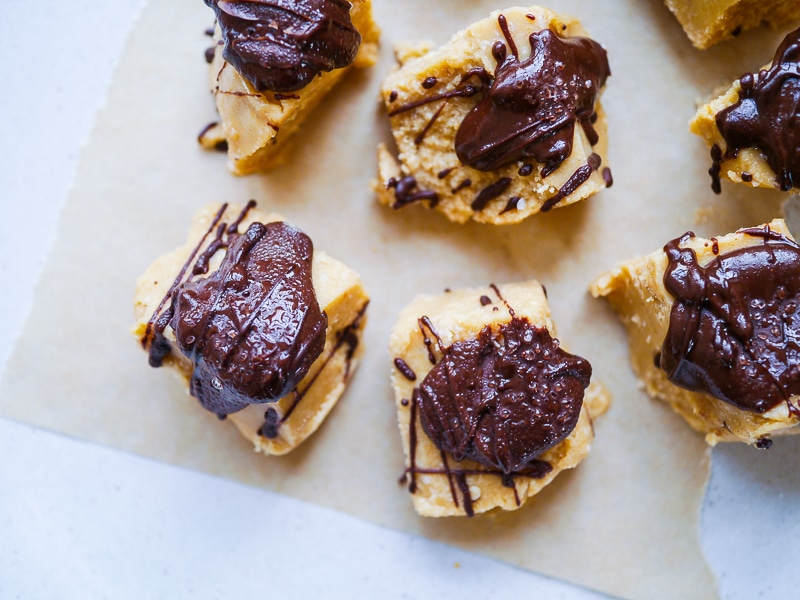 5 Ingredient Cashew Butter Freezer Fudge - a gluten free, dairy free, vegan and paleo friendly dessert that is so easy to make! Refined sugar free. Recipe via Nourish Everyday