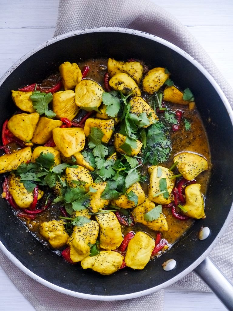 Golden Turmeric Chicken Stir Fry - This easy turmeric chicken stir fry is super quick to cook up for a healthy dinner. It's gluten free and dairy free, but full of flavour!