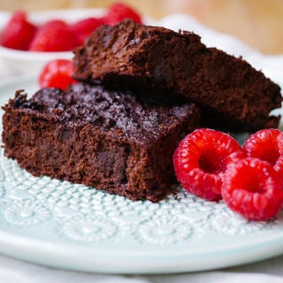 Paleo Chocolate Brownies (grain free, dairy free, nut free) - this easy healthy brownie recipe is packed full of hidden veggies! Refined sugar free. Recipe via wordpress-6440-15949-223058.cloudwaysapps.com