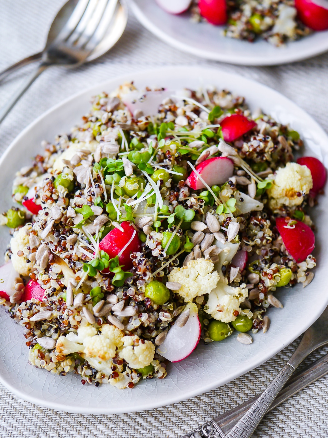 Vegan Pea and Cauliflower Quinoa Pilaf {gluten free, dairy free, sugar free} a healthy recipe perfect as a side dish or for packing into your lunch box!
