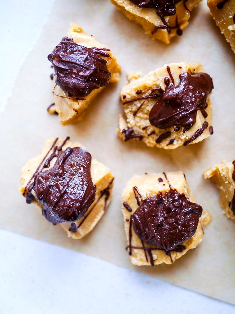 5 Ingredient Cashew Butter Freezer Fudge; a gluten free, dairy free, vegan and paleo friendly no bake dessert that is so easy to make!
