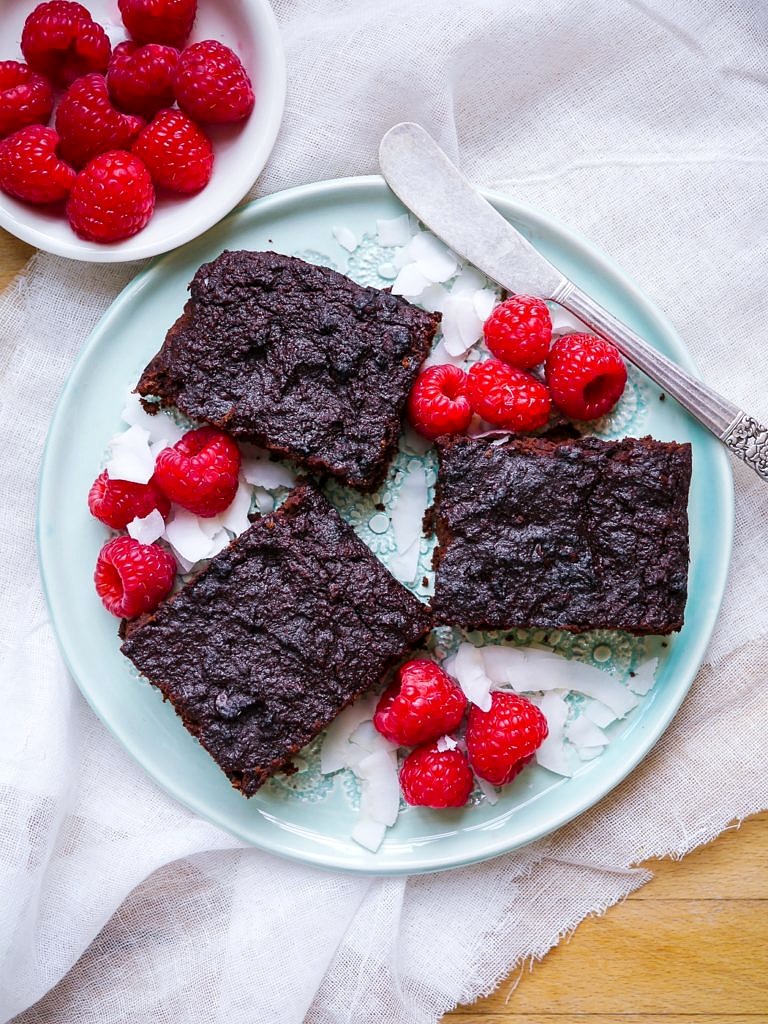 Paleo Chocolate Brownies (grain free, dairy free, nut free) - this easy healthy brownie recipe is packed full of hidden veggies - mashed pumpkin is the base!