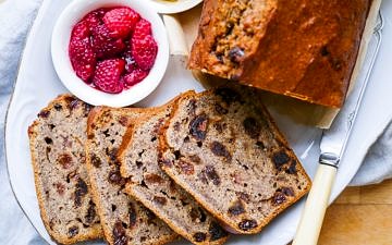 A gluten free earl grey banana loaf cake made with wholegrain flours and naturally sweetened with coconut sugar. Healthy, dairy free and easy to make! Recipe via wordpress-6440-15949-223058.cloudwaysapps.com