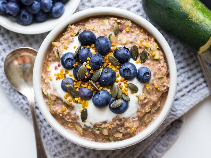 Healthy Chocolate Zucchini Overnight Oats {gluten free, dairy free and vegan friendly recipe} - the perfect breakfast to meal prep in advance, no cooking required!