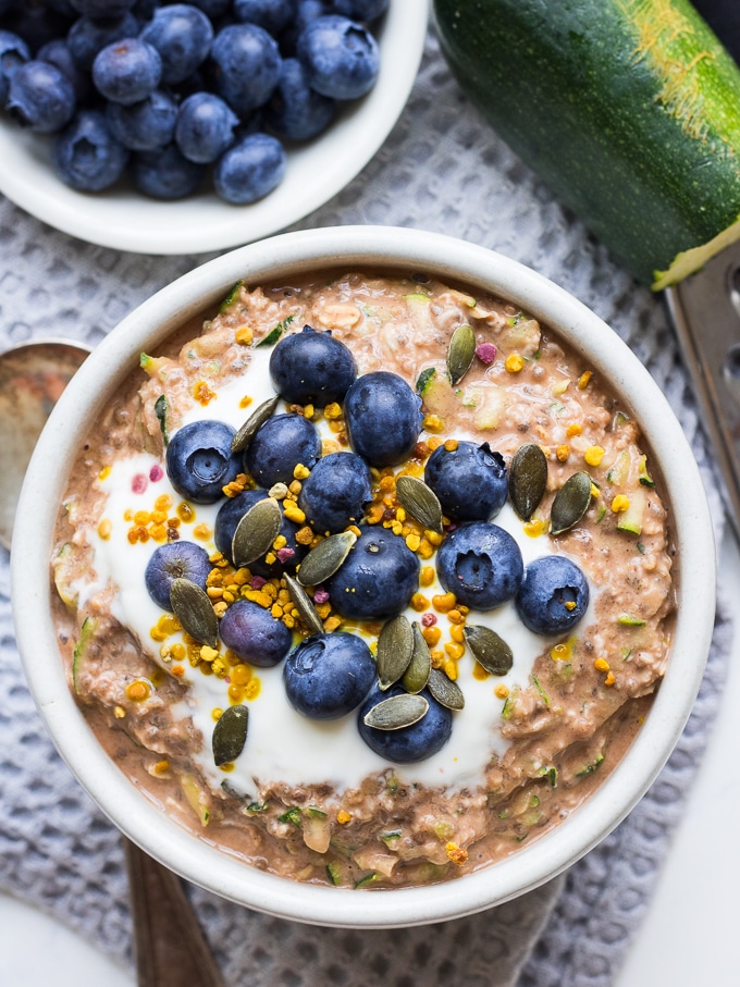 Healthy Chocolate Zucchini Overnight Oats {gluten free, dairy free and vegan friendly recipe} - the perfect breakfast to meal prep in advance, no cooking required!