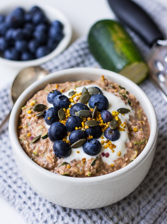 Healthy Chocolate Zucchini Overnight Oats {gluten free, dairy free and vegan friendly recipe} - the perfect breakfast to meal prep in advance, no cooking required!