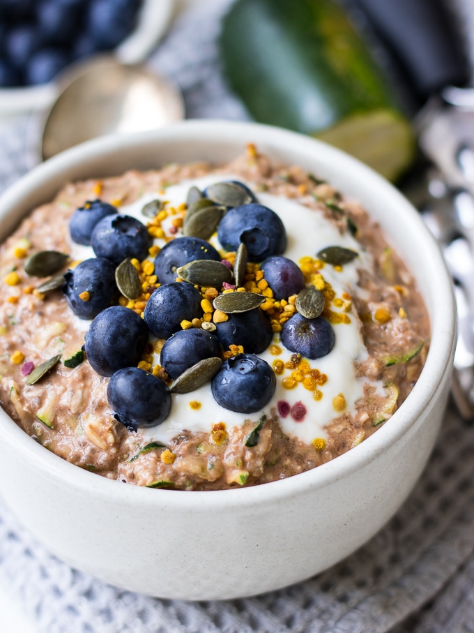 Healthy Chocolate Zucchini Overnight Oats {gluten free, dairy free and vegan friendly recipe} - the perfect breakfast to meal prep in advance, no cooking required!
