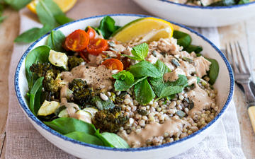 Creamy Balsamic Veggie Nourish Bowls are deliciously #glutenfree and dairy free. Super easy to meal prep, this healthy recipe is flexible and you can mix up your favourite veggies, grain and protein. #nourishbowl #buddhabowl
