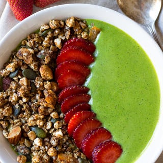 A thick green protein #smoothiebowl is a quick, satisfying healthy breakfast ready in no time. #dairyfree #paleo and #glutenfree, with an easy vegan option too. #greensmoothie