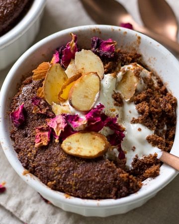 Almond Chocolate Mug Cake {gluten free, grain free, dairy free} - this recipe uses almond meal and cacao to make a dead easy healthier chocolate mug cake!