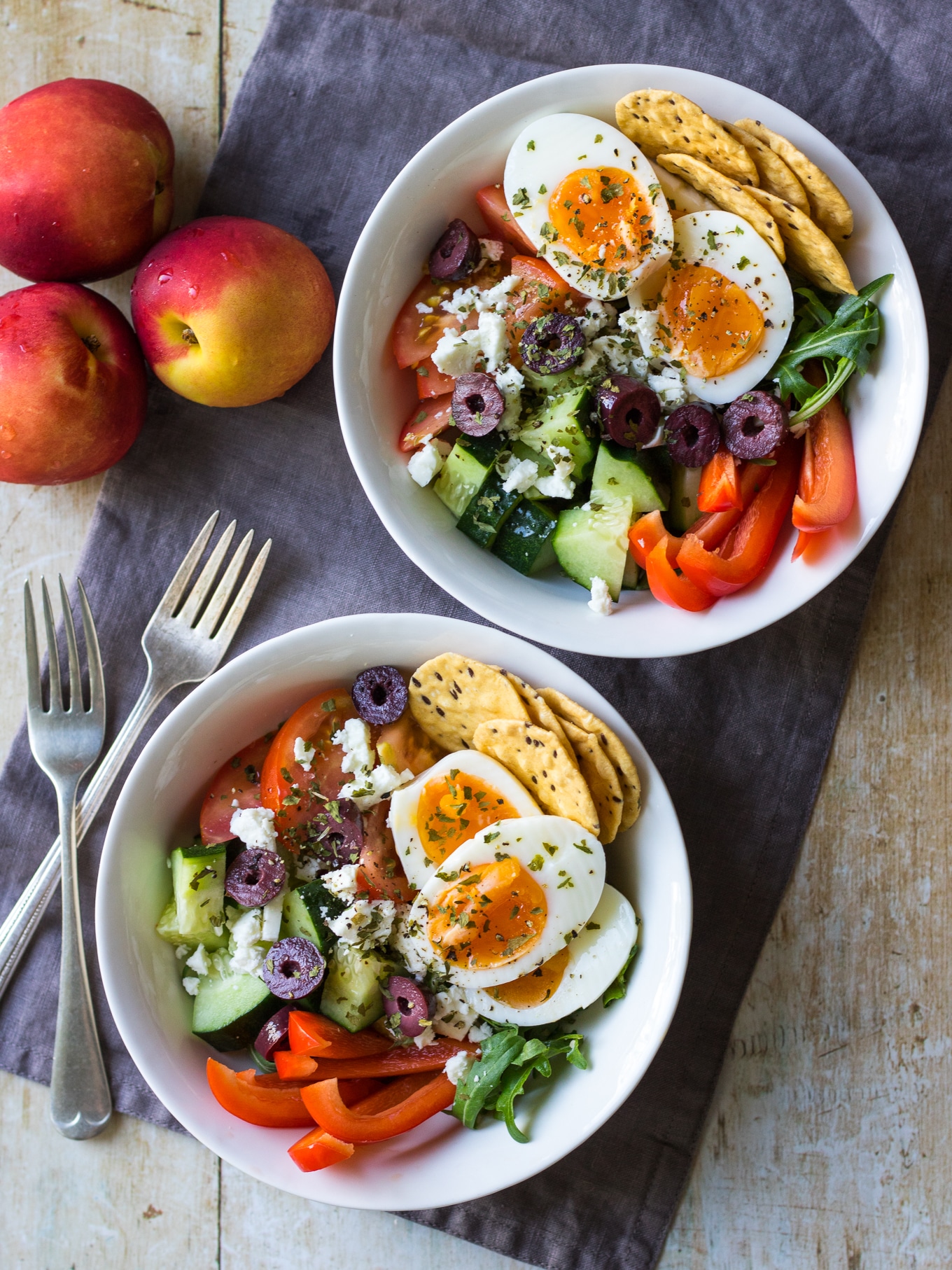Greek style meal prep breakfast bowls! A fresh Greek salad base topped with boiled eggs makes a healthy start to the day. Tuck in some crackers and you're all set with a healthy breakfast pot! #mealprep #breakfastbowl #breakfastsalad #glutenfree