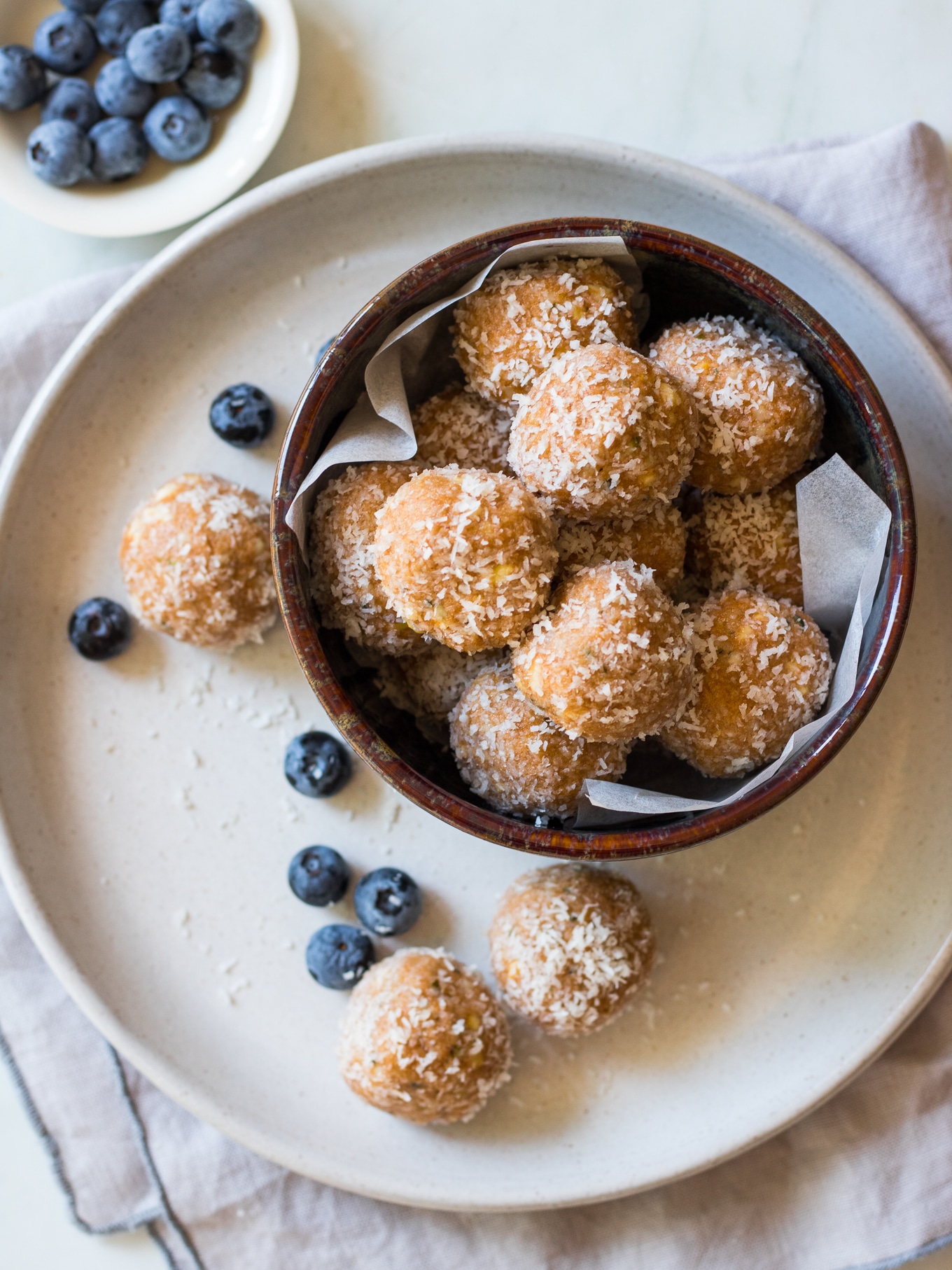 No Food Processor Paleo Protein Balls. A healthy easy snack made with nut butter, hemp seeds, honey, protein powder and coconut. One bowl, gluten free, grain free. Yum! #proteinballs #energyballs #paleo #healthysnacks