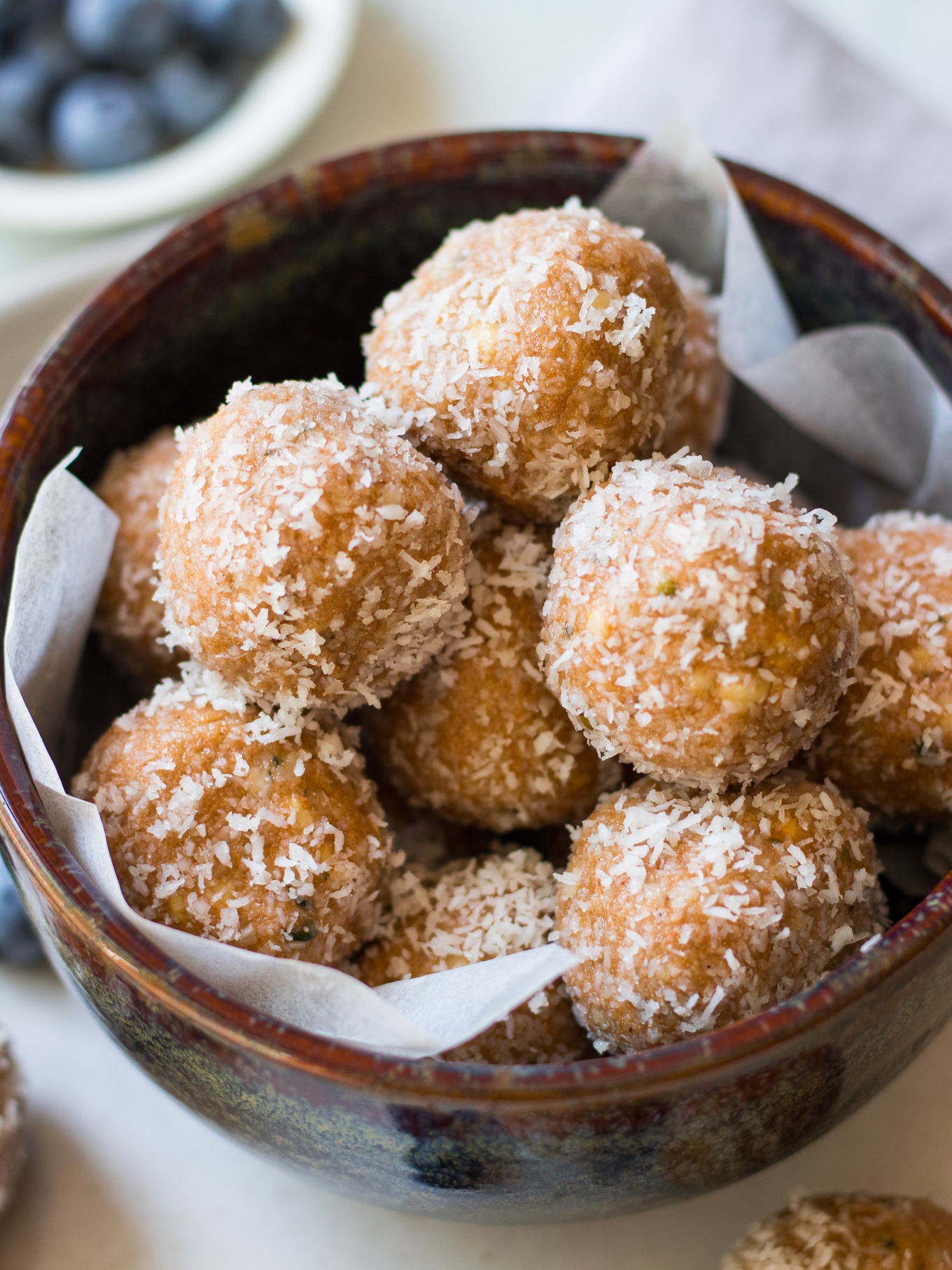 No Food Processor Paleo Protein Balls. A healthy easy snack made with nut butter, hemp seeds, honey, protein powder and coconut. One bowl, gluten free, grain free. Yum! #proteinballs #energyballs #paleo #healthysnacks