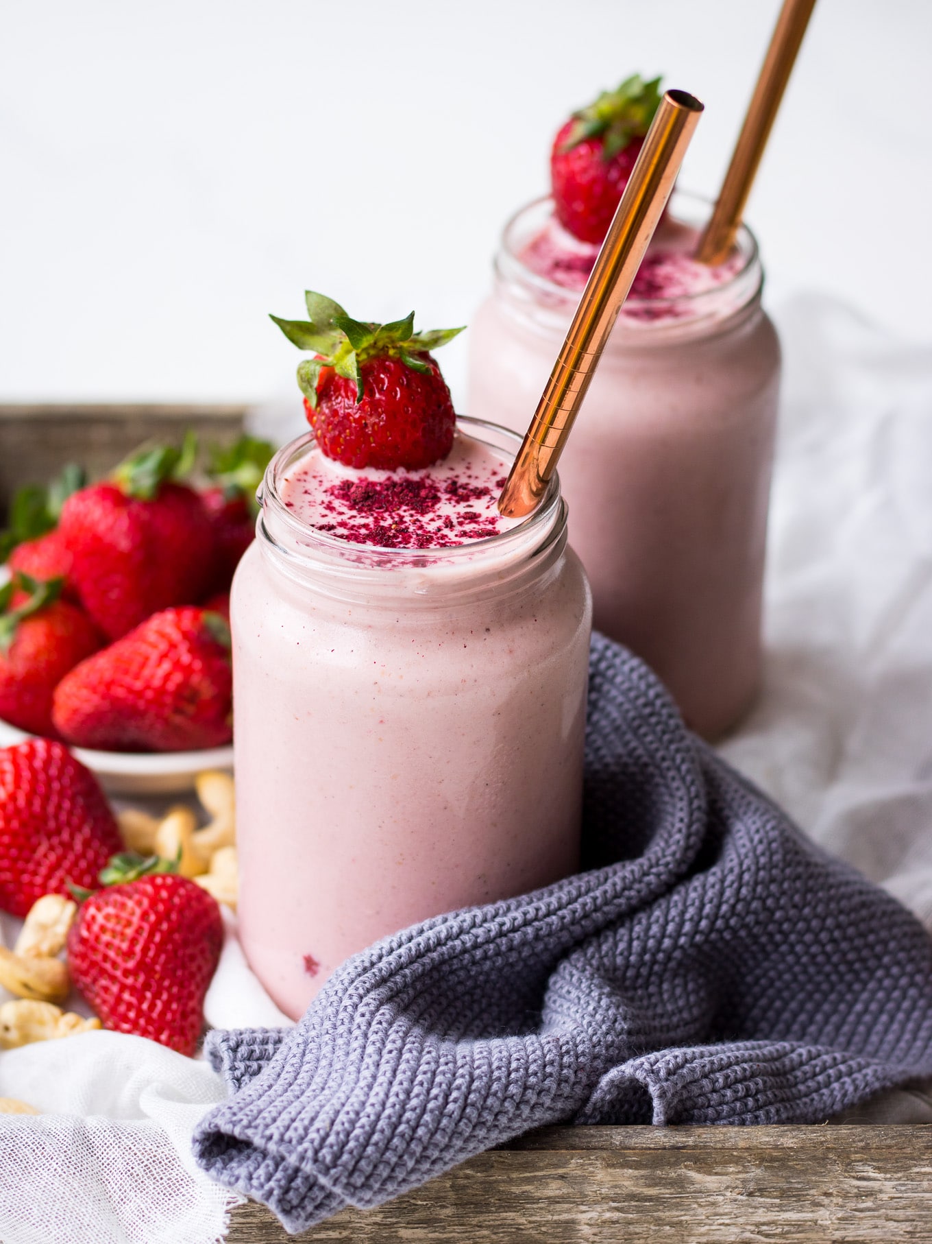 strawberry shortcake smoothie recipe, strawberry smoothies in jars on wooden tray