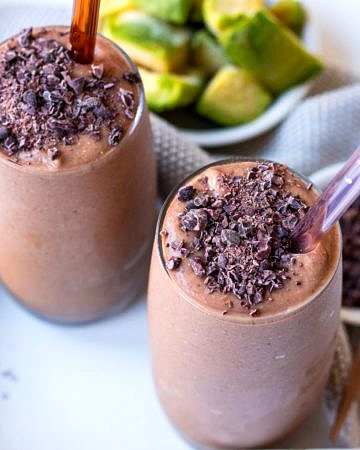 Healthy chocolate avocado smoothie recipe - Nourish Every Day blog