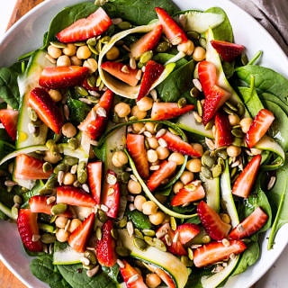 Strawberry and spinach salad with balsamic dressing