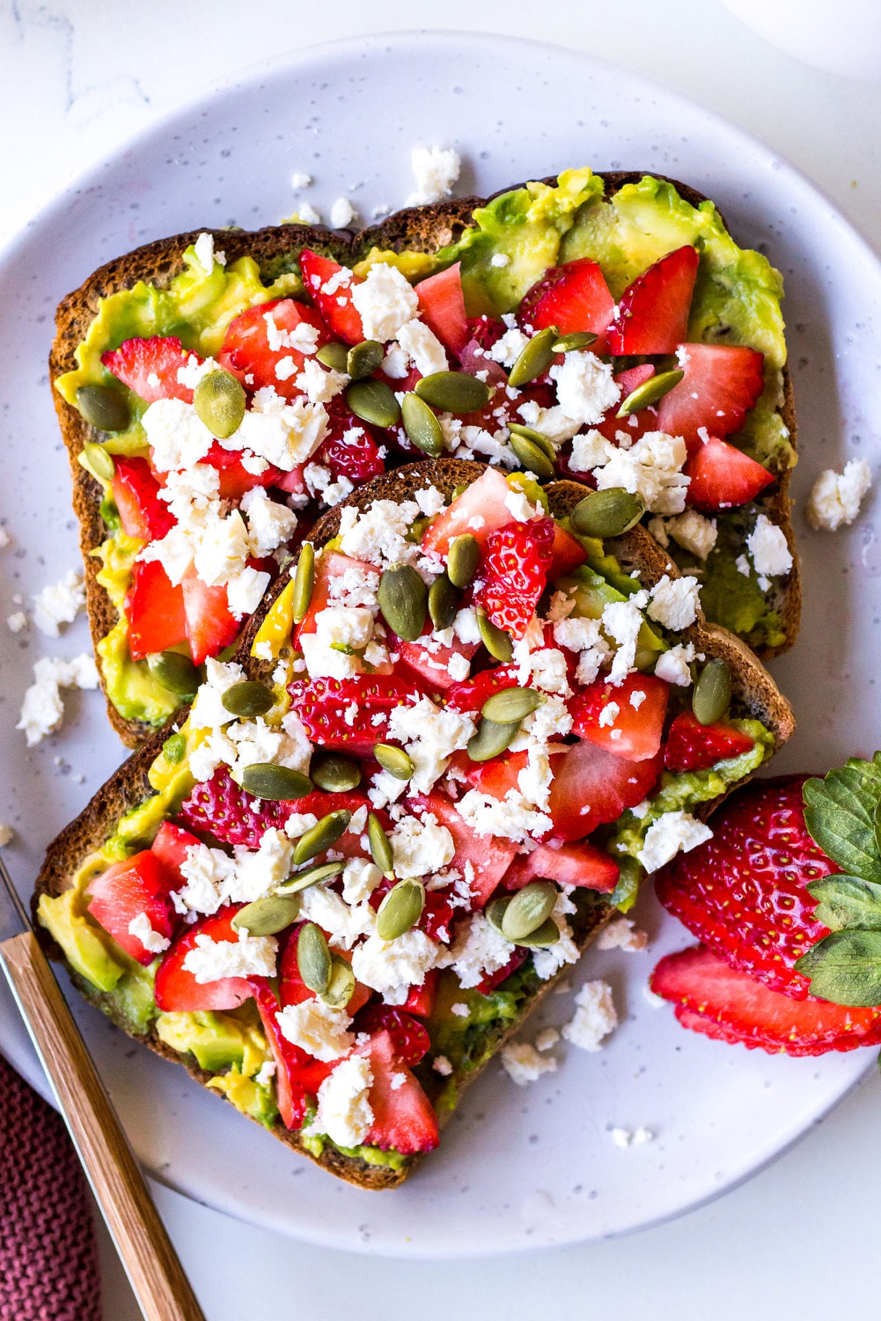 Toast with avocado, berries and feta