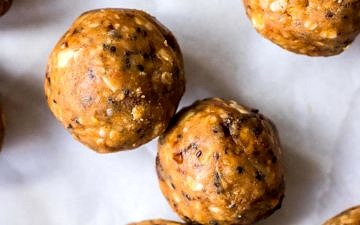 Peanut Butter Date Energy Balls